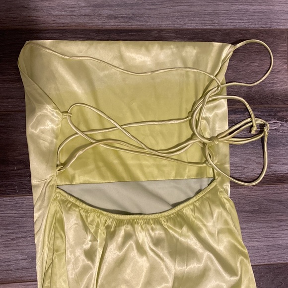 Lime green lace up back dress. Size small - Picture 3 of 3